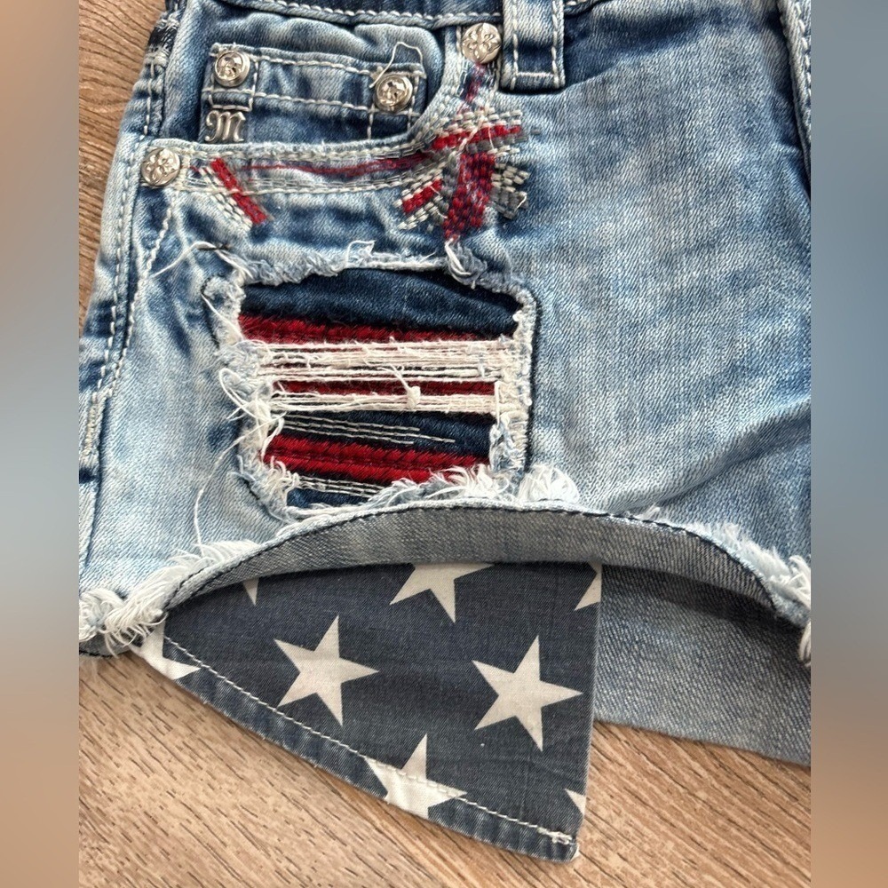 Miss Me Patriotic American Flag Distressed Cutoff Denim Shorts Size 27 - Picture 7 of 15